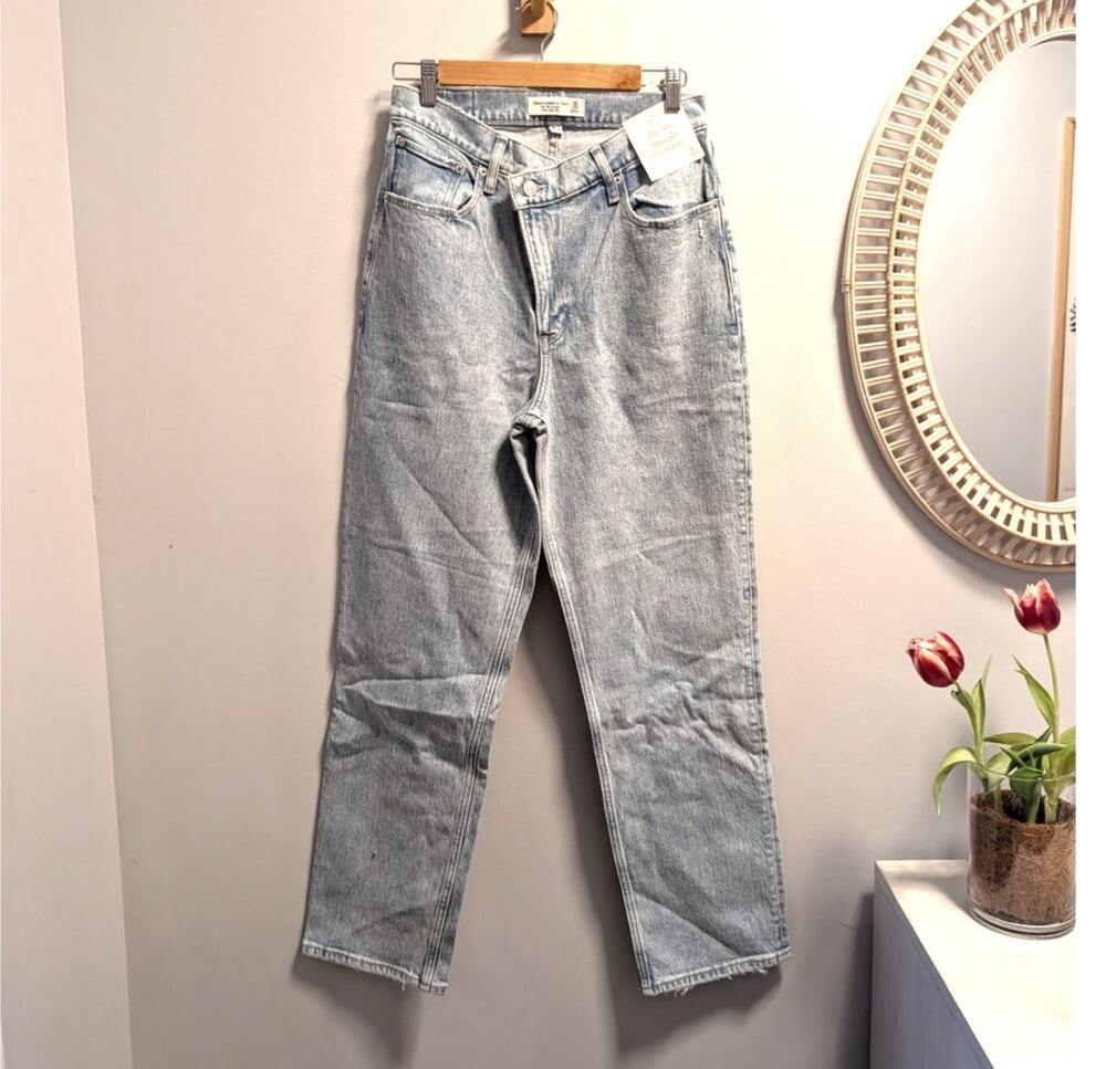 ABERCROMBIE & FITCH The 90s Straight Ultra High Rise Crossover Curve Jeans 30R